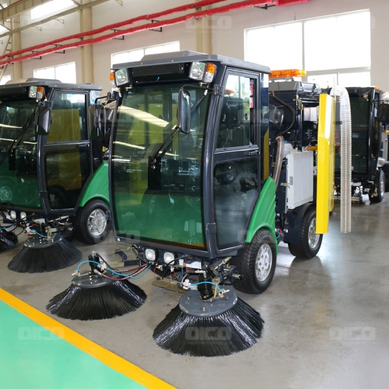 OR5021 Outdoor Street Use Diesel Engine Road Sweeper With Standard 240L Garbage Bin